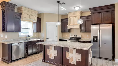 Kitchen - 2317 Hunter St, Eagle Pass, TX 78852 photo 2 of 3