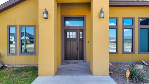 Exterior - 2317 Hunter St, Eagle Pass, TX 78852 photo 4 of 8