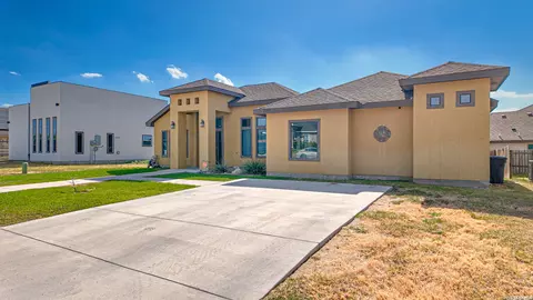 Exterior - 2317 Hunter St, Eagle Pass, TX 78852 photo 8 of 8