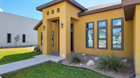 Exterior - 2317 Hunter St, Eagle Pass, TX 78852 photo 2 of 8