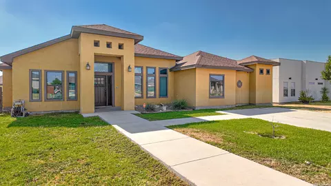 Exterior - 2317 Hunter St, Eagle Pass, TX 78852 photo 7 of 8