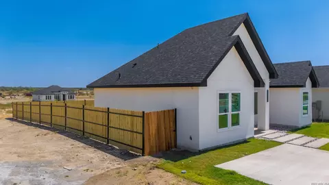 Exterior - 3123 Jacob Dr, Eagle Pass, TX 78852 photo 3 of 4