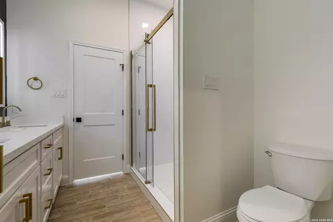 Bath - 3123 Jacob Dr, Eagle Pass, TX 78852 photo 5 of 7