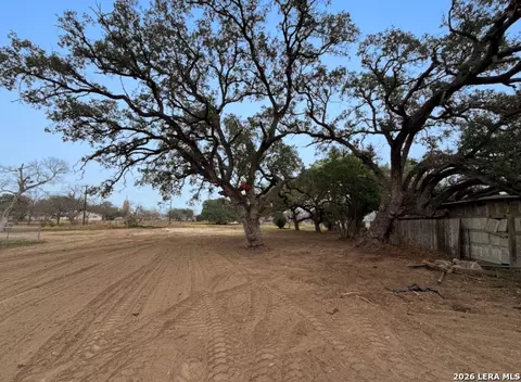lot13 Medina, Lacoste, TX 78039