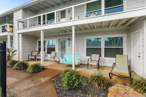 71 W Nassau #302, Rockport, TX 78382