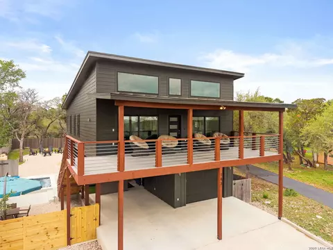 143 Mountainview Dr, Canyon Lake, TX 78133