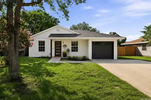 405 Goss St, Kerrville, TX 78028