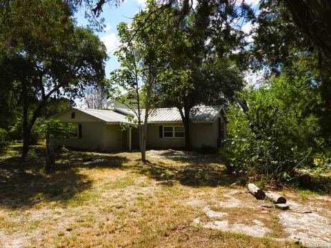 Exterior - 484 Avenue R, Lakehills, TX 78063 photo 21 of 32