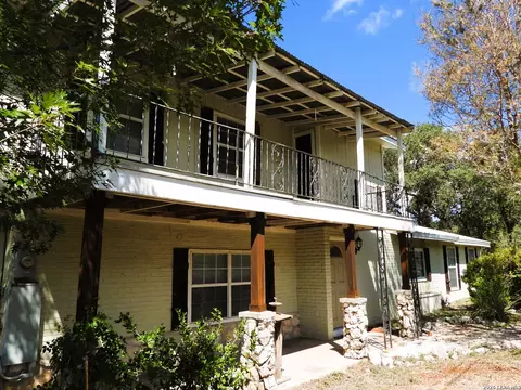 Exterior - 484 Avenue R, Lakehills, TX 78063 photo 5 of 32