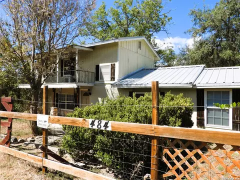 Exterior - 484 Avenue R, Lakehills, TX 78063 photo 3 of 32