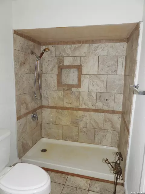Bath - 484 Avenue R, Lakehills, TX 78063 photo 5 of 6