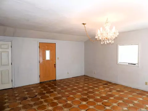 Living - 484 Avenue R, Lakehills, TX 78063 photo 7 of 12