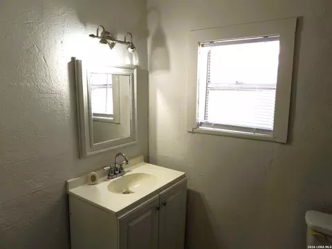 Bath - 484 Avenue R, Lakehills, TX 78063 photo 4 of 6