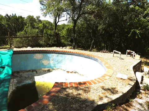 Exterior - 484 Avenue R, Lakehills, TX 78063 photo 25 of 32
