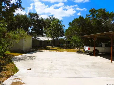 Exterior - 484 Avenue R, Lakehills, TX 78063 photo 18 of 32