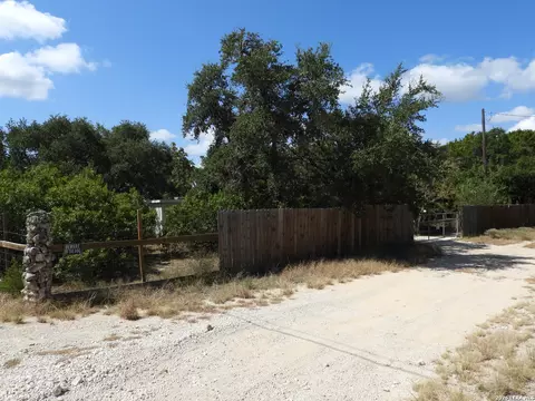 Exterior - 484 Avenue R, Lakehills, TX 78063 photo 11 of 32