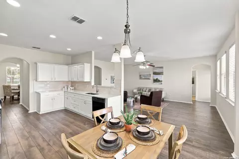 3747 Columbia, Cibolo, TX 78108