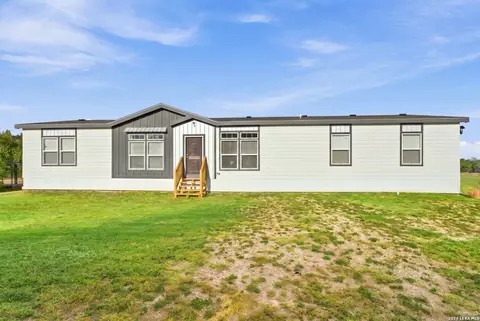 441 County Road 2615, Rio Medina, TX 78066