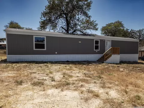 4634 Waterwood Pass Dr, Elmendorf, TX 78112