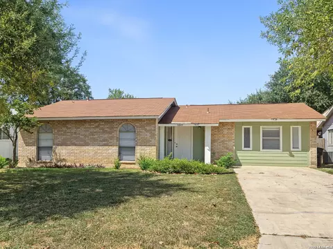 5847 Cliffmont Dr, San Antonio, TX 78250