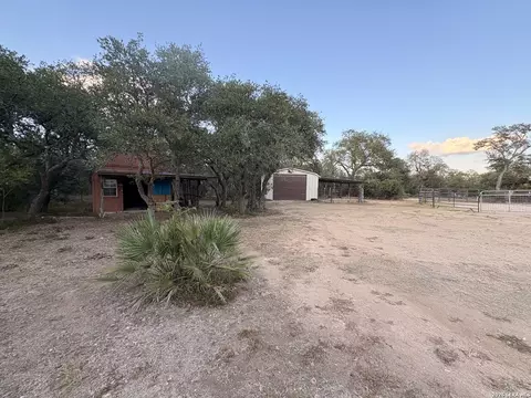 233 Rust Ranch Rd, Blanco, TX 78606 photo 3