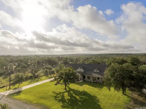 120 Hidden Forest Dr, La Vernia, TX 78121