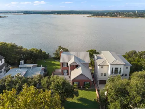 1870 Stagecoach Dr, Canyon Lake, TX 78133