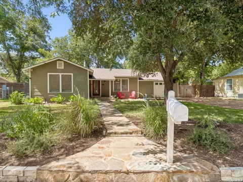 351 E North St, New Braunfels, TX 78130