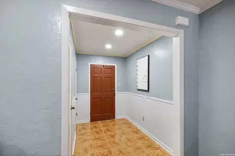 Entry Way - 116 E Bluebonnet Dr, Uvalde, TX 78801 photo 1 of 1