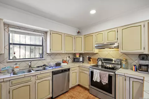 Kitchen - 116 E Bluebonnet Dr, Uvalde, TX 78801 photo 1 of 1