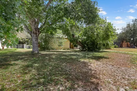 Exterior - 116 E Bluebonnet Dr, Uvalde, TX 78801 photo 1 of 1