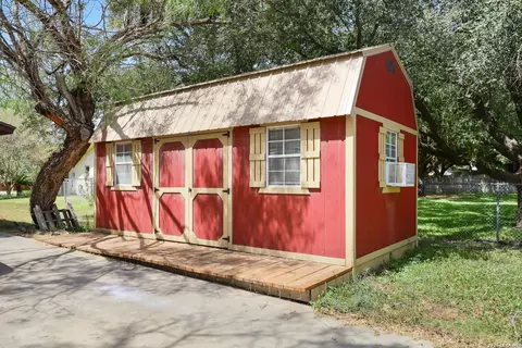 Other - 116 E Bluebonnet Dr, Uvalde, TX 78801 photo 10 of 11