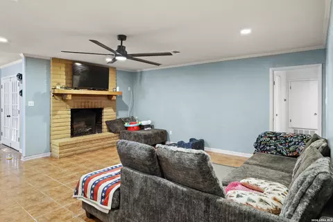 Other - 116 E Bluebonnet Dr, Uvalde, TX 78801 photo 8 of 11