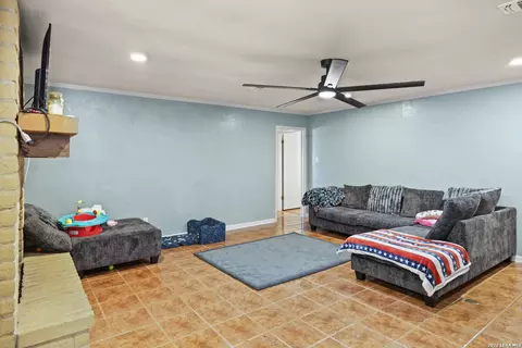 Other - 116 E Bluebonnet Dr, Uvalde, TX 78801 photo 7 of 11