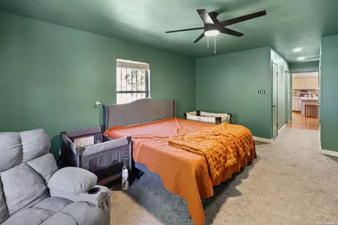 Bedroom - 116 E Bluebonnet Dr, Uvalde, TX 78801 photo 2 of 3