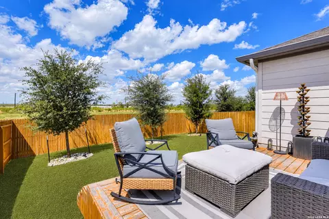 7223 Tradinghouse Ln, San Antonio, TX 78252