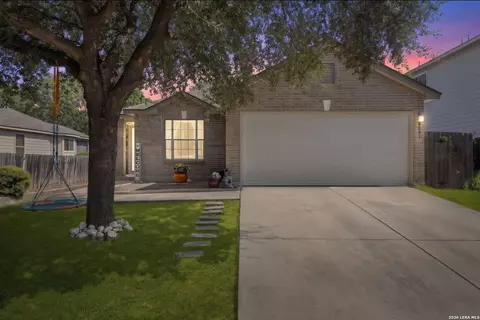 9031 Laguna Fls, San Antonio, TX 78251