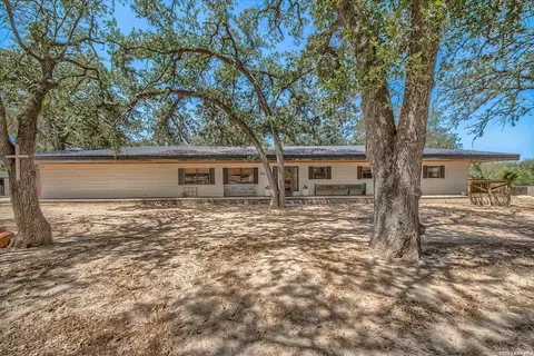 150 Blackjack Rd, La Vernia, TX 78121
