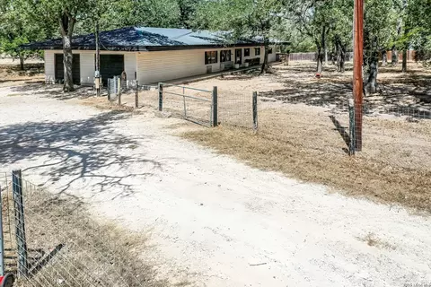 150 Blackjack Rd, La Vernia, TX 78121