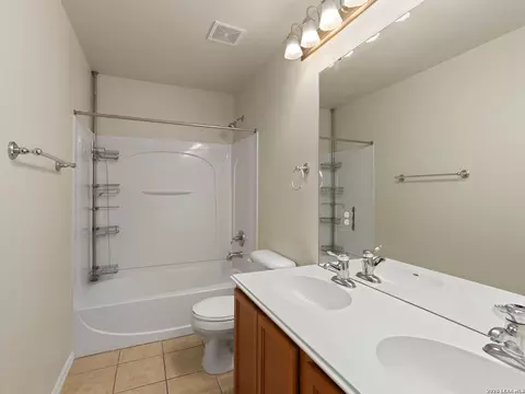 Bath - 348 King Elder Ln, Leander, TX 78641 photo 3 of 4