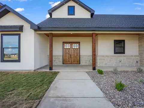 Exterior - 101 W Medium Meadow Dr, Lytle, TX 78052 photo 4 of 12