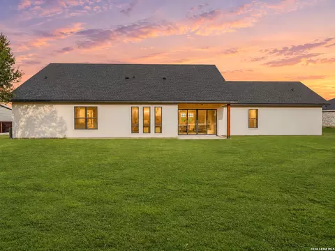 Exterior - 101 W Medium Meadow Dr, Lytle, TX 78052 photo 6 of 12