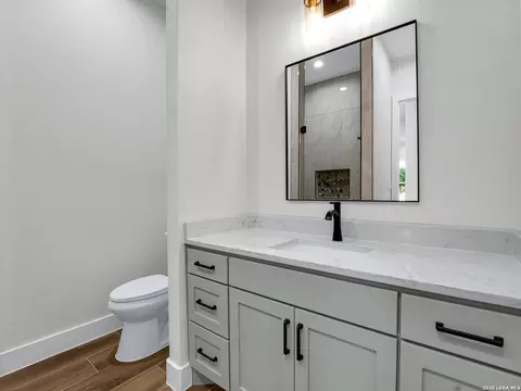 Bath - 101 W Medium Meadow Dr, Lytle, TX 78052 photo 3 of 10