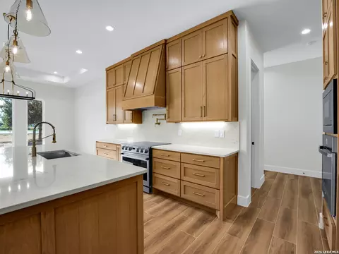 Kitchen - 101 W Medium Meadow Dr, Lytle, TX 78052 photo 5 of 7