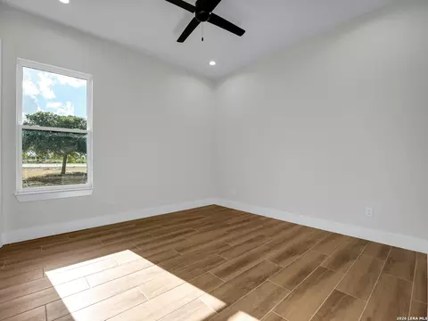 Bedroom - 101 W Medium Meadow Dr, Lytle, TX 78052 photo 5 of 11
