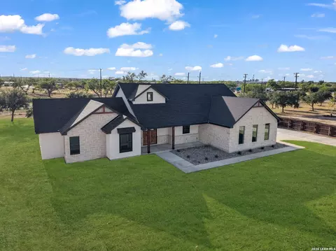 Exterior - 101 W Medium Meadow Dr, Lytle, TX 78052 photo 11 of 12