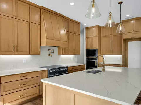 Kitchen - 101 W Medium Meadow Dr, Lytle, TX 78052 photo 4 of 7