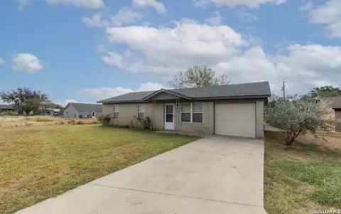 2832 County Road 1129, Pearsall, TX 78061