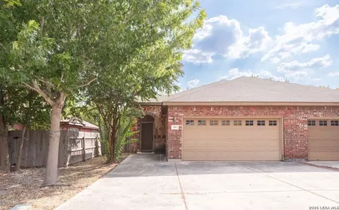 949 Brown Rock Dr, New Braunfels, TX 78130