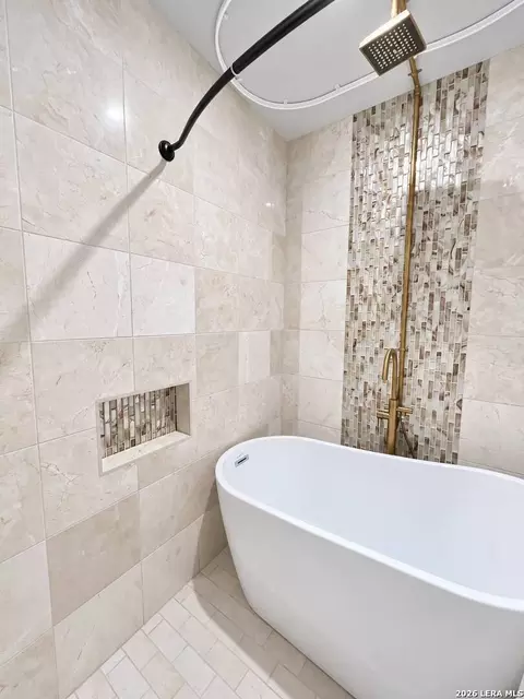 Bath - 9142 Windgarden, Windcrest, TX 78239 photo 4 of 5